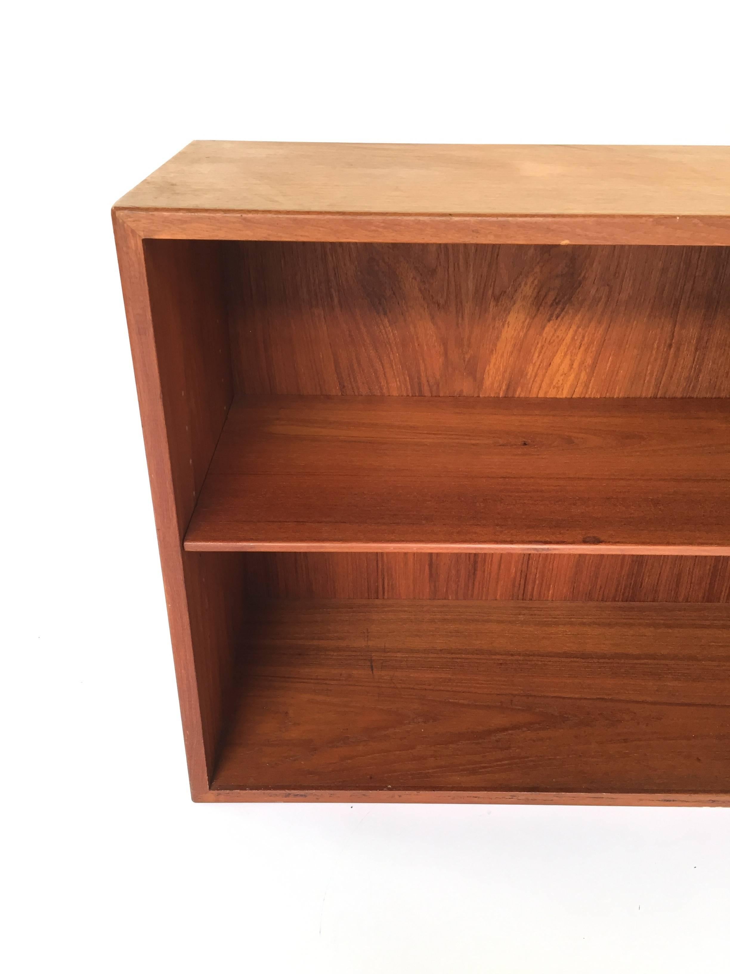 Small size teak book case by Børge Mogensen for Illums Bolighus. Middle level is adjustable to allow for custom needs.