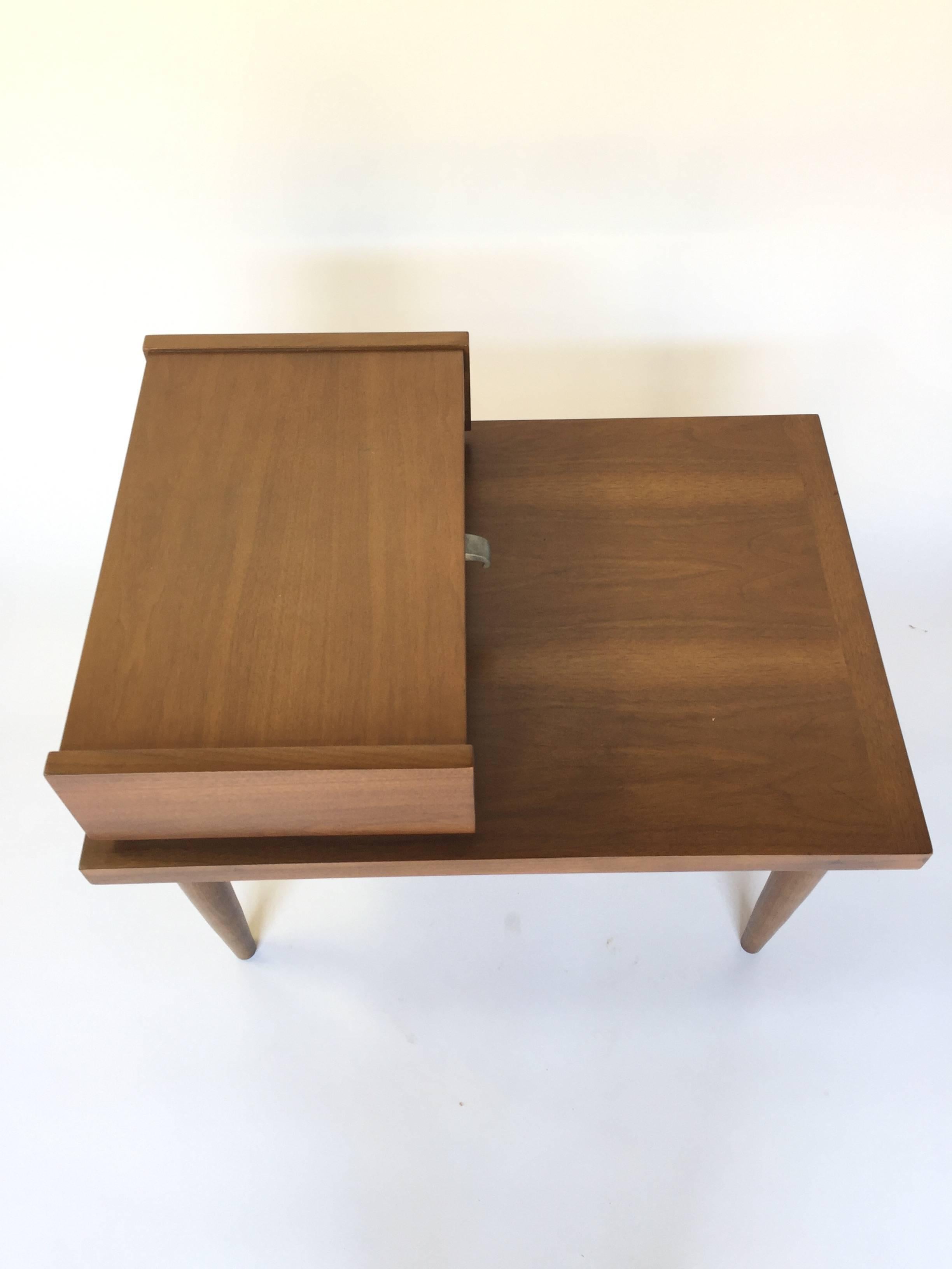 Mid-Century Modern American of Martinsville Nightstands, a Pair In Excellent Condition In Berkeley, CA