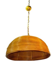 Coppia di lampadari a sospensione italiani a cupola in bambù intrecciato, XX secolo