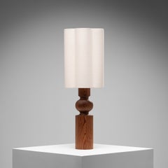 Lámpara de mesa grande de pino, diseñada por Uno y Östen Kristiansson para Luxus, Suecia, década de los 70
