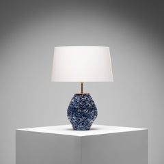 Lampe de table en grès émaillé bleu et blanc ajouré, Danemark, années 1960