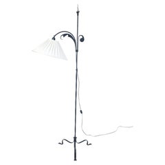 Lampadaire finlandais en fer forgé du milieu du siècle, avec abat-jour en tissu, signé PSO, années 1940