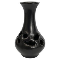 Vaso scultoreo nero in ceramica, vaso in gres organico fatto a mano, vaso organico