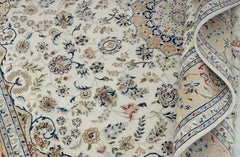 8x10, elfenbeinfarbener, beigefarbener, handgeknüpfter Nain-Teppich aus Wolle und Seide mit Indo-Medaillon-Muster (G-16255)