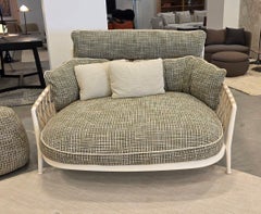 Divano da esterno Erica Curved da 96" di Antonio Citterio per B&B Italia