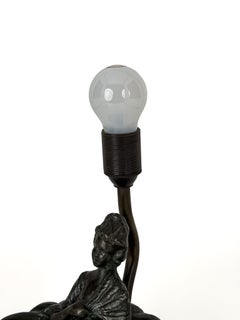 French Art Deco Figural Table Lamp in Bronze, 1930s