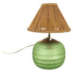 Edward Hald Tischlampe aus Milchglas, mit Lampenschirm aus Seegras und Messing für Orrefors