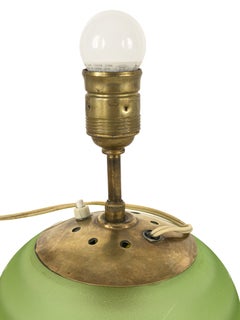 Edward Hald Tischlampe aus Milchglas, mit Lampenschirm aus Seegras und Messing für Orrefors
