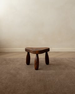 Sgabello tripode in legno in stile brutalista francese, in rovere massiccio, anni '50