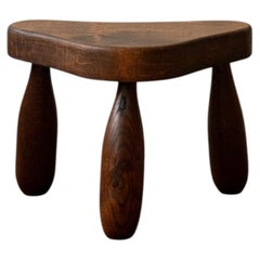 Tabouret trépied brutaliste français en chêne massif, années 1950