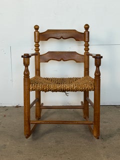 Sedia a dondolo danese in rovere massiccio con seduta originale in erba marina, anni '50