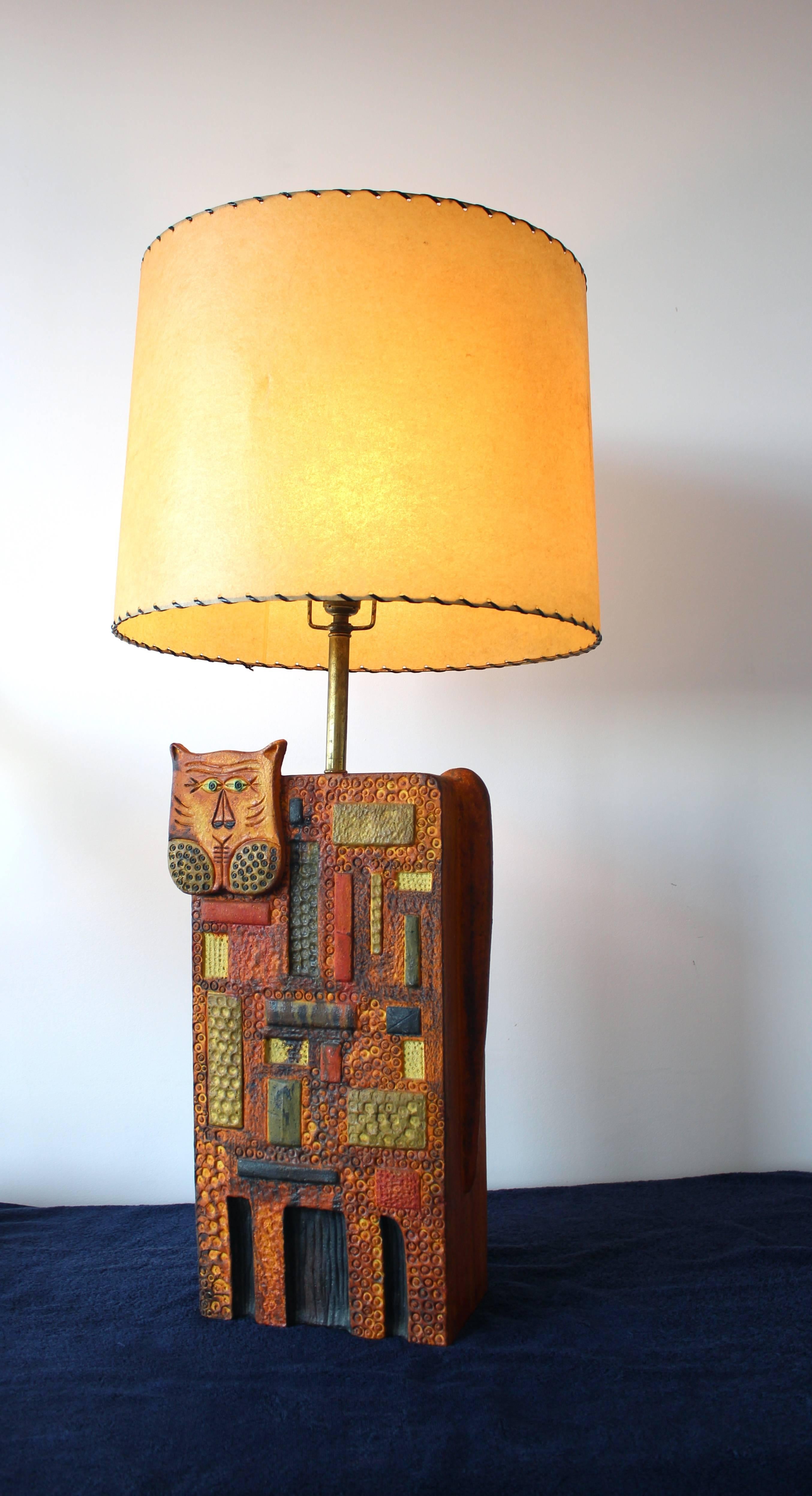 Very large ceramic lamp form with applied cat head by Marcello Fantoni, Italian, 1960.

Sold without shade.

Dimensions:
Lamp body height: 21 inchs.
Height shade included: 38 inchs.