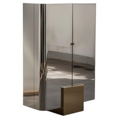 X - Schrank Zeitgenössische skulpturale Kreation aus poliertem Messing und Stahl