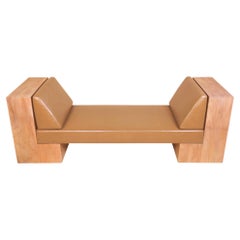 INI, diván de diseño contemporáneo de madera, fabricado en Brasil