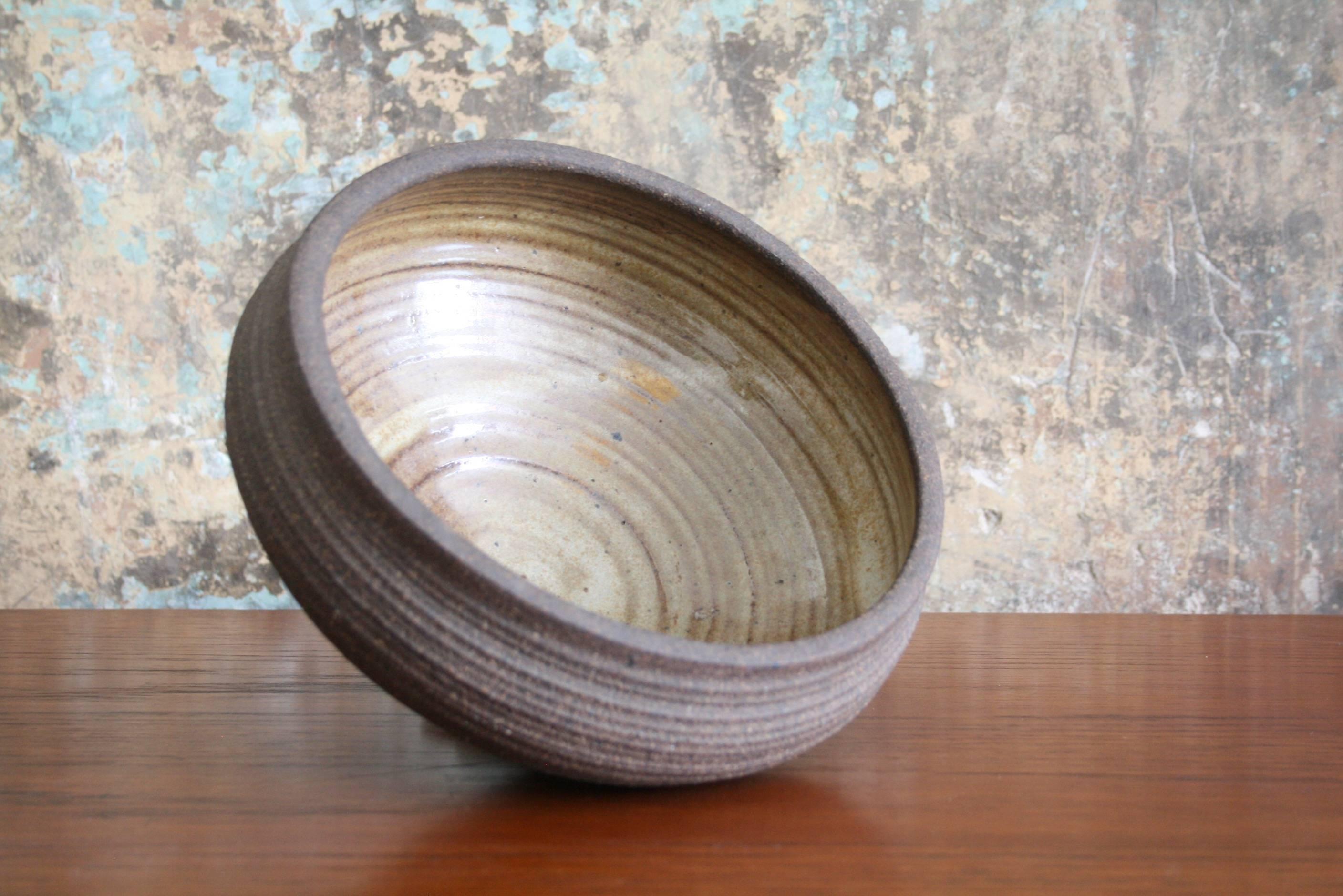 Mid-Century Modern 1960s Karen Karnes Hand Thrown Ceramic Bowl For Sale
