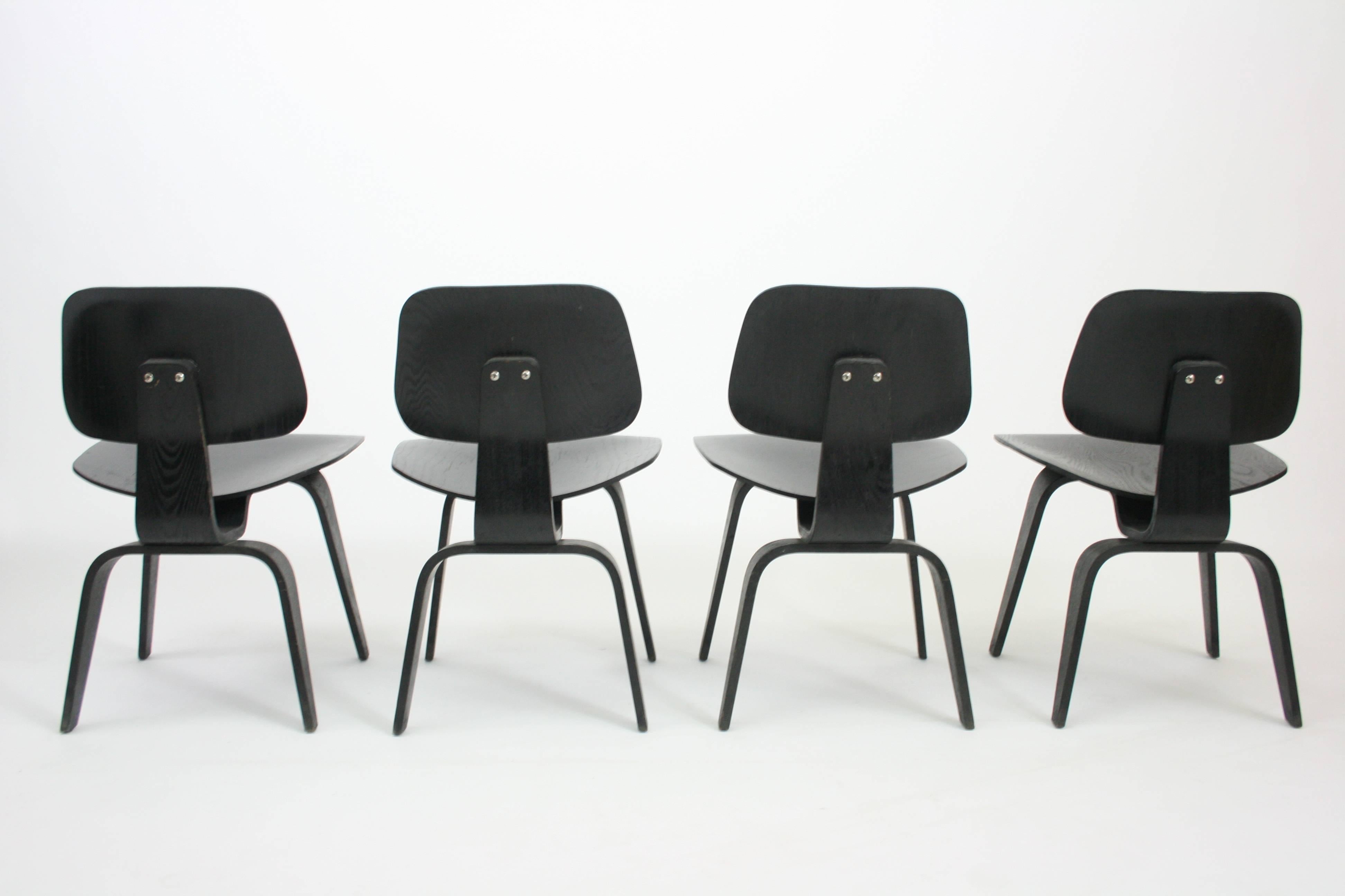 Mid-Century Modern Set of Four Early DCW Chairs by Eames for Evans Products