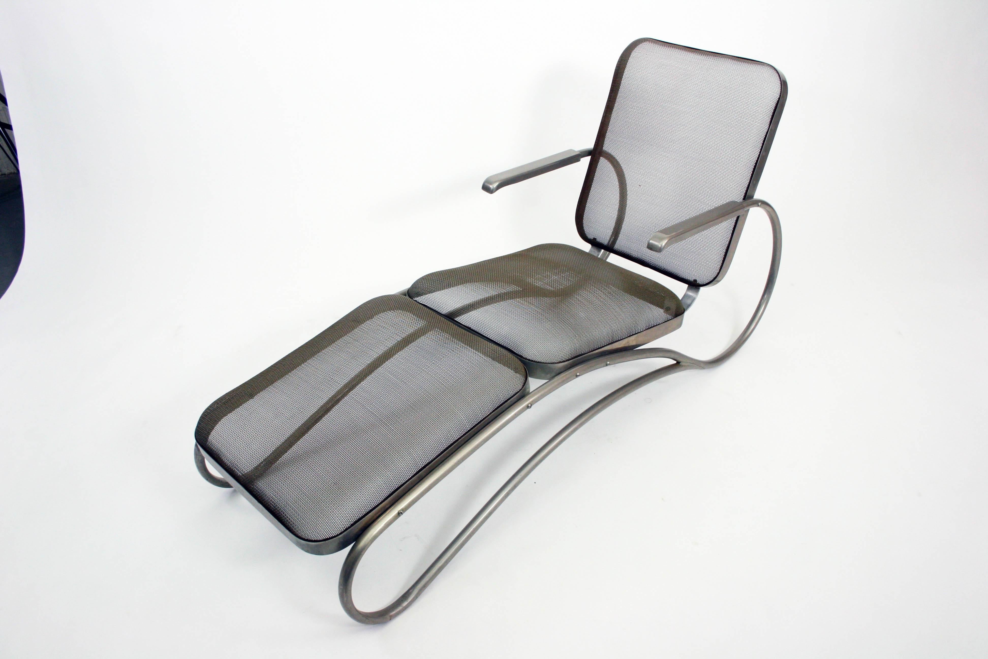 Sculptural 1950s Mesh Outdoor Chaise Lounge 1