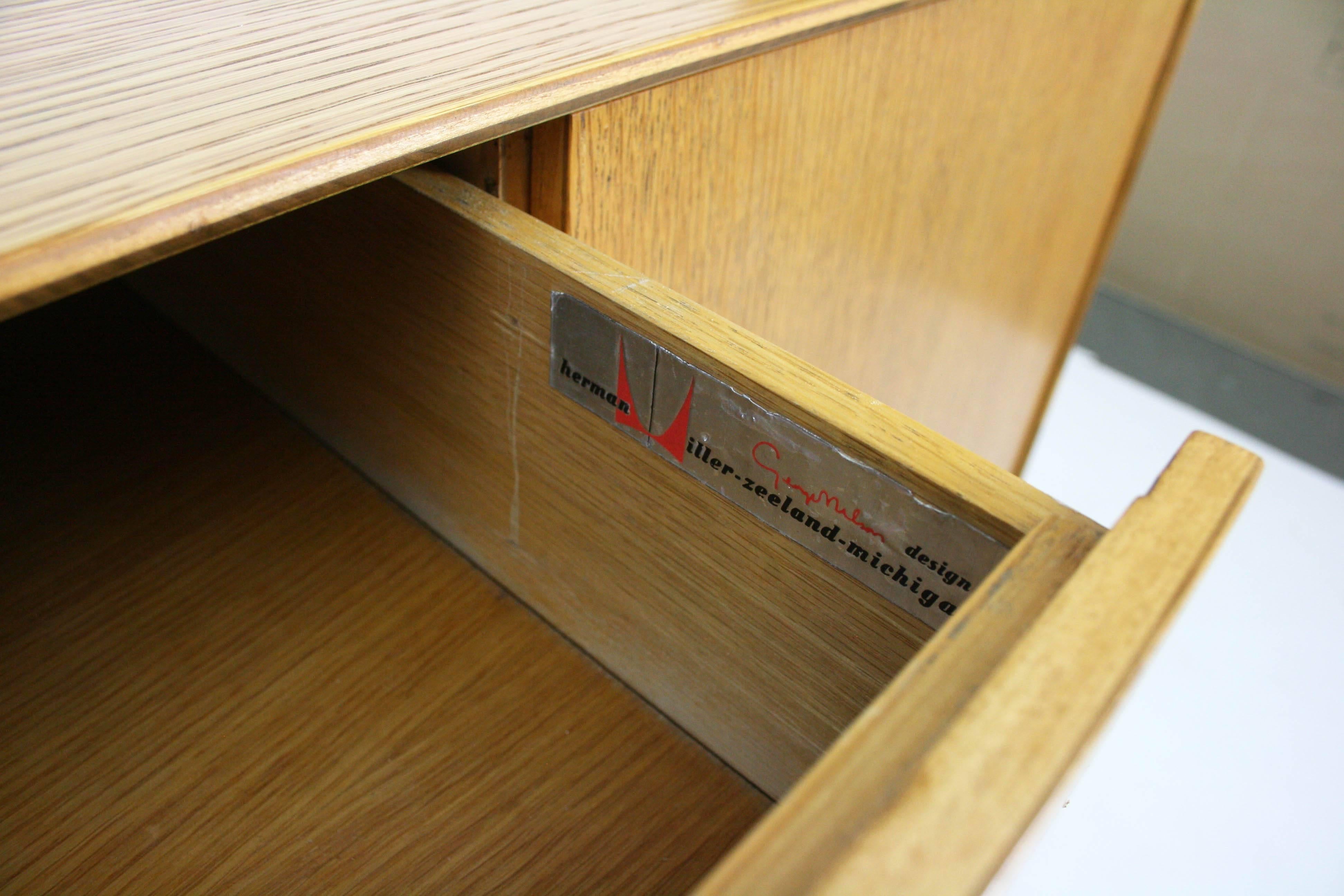 Rare 1952 Combed Oak Thin Edge George Nelson Cabinet for Herman Miller In Good Condition In Chicago, IL