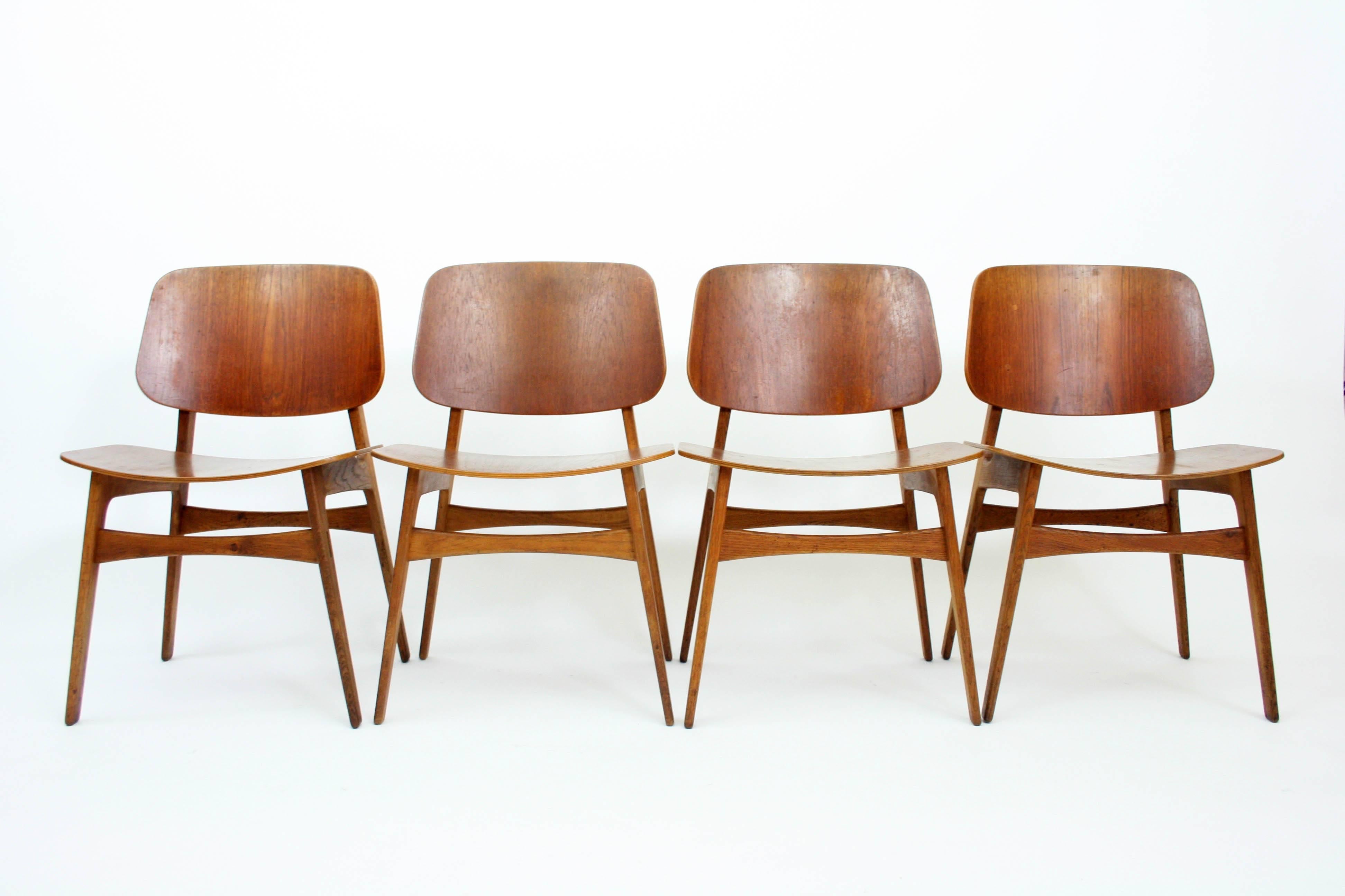 Mid-Century Modern Set of Eight Danish Teak and Oak Dining Chairs by Borge Mogensen