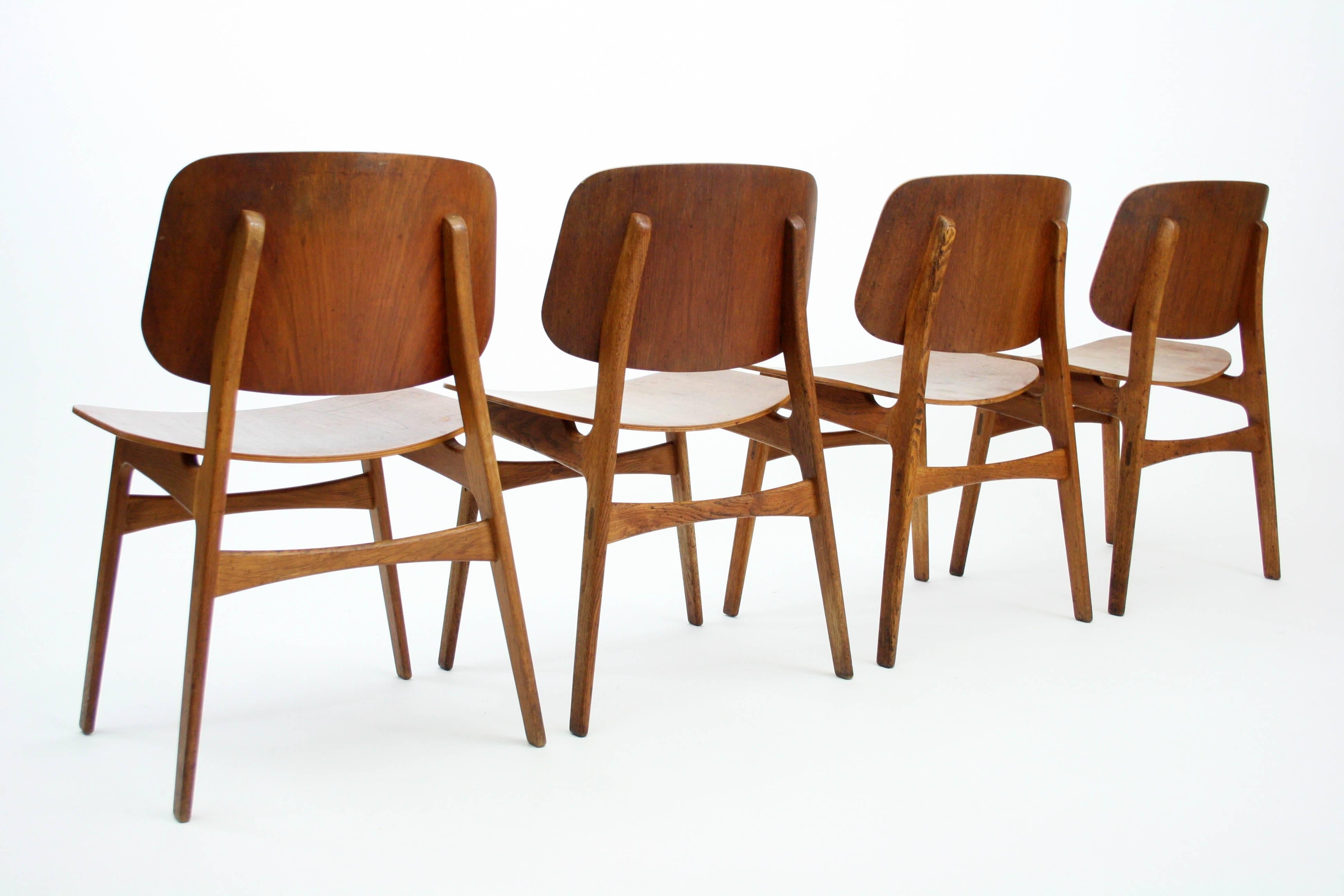 Set of Eight Danish Teak and Oak Dining Chairs by Borge Mogensen In Good Condition In Chicago, IL