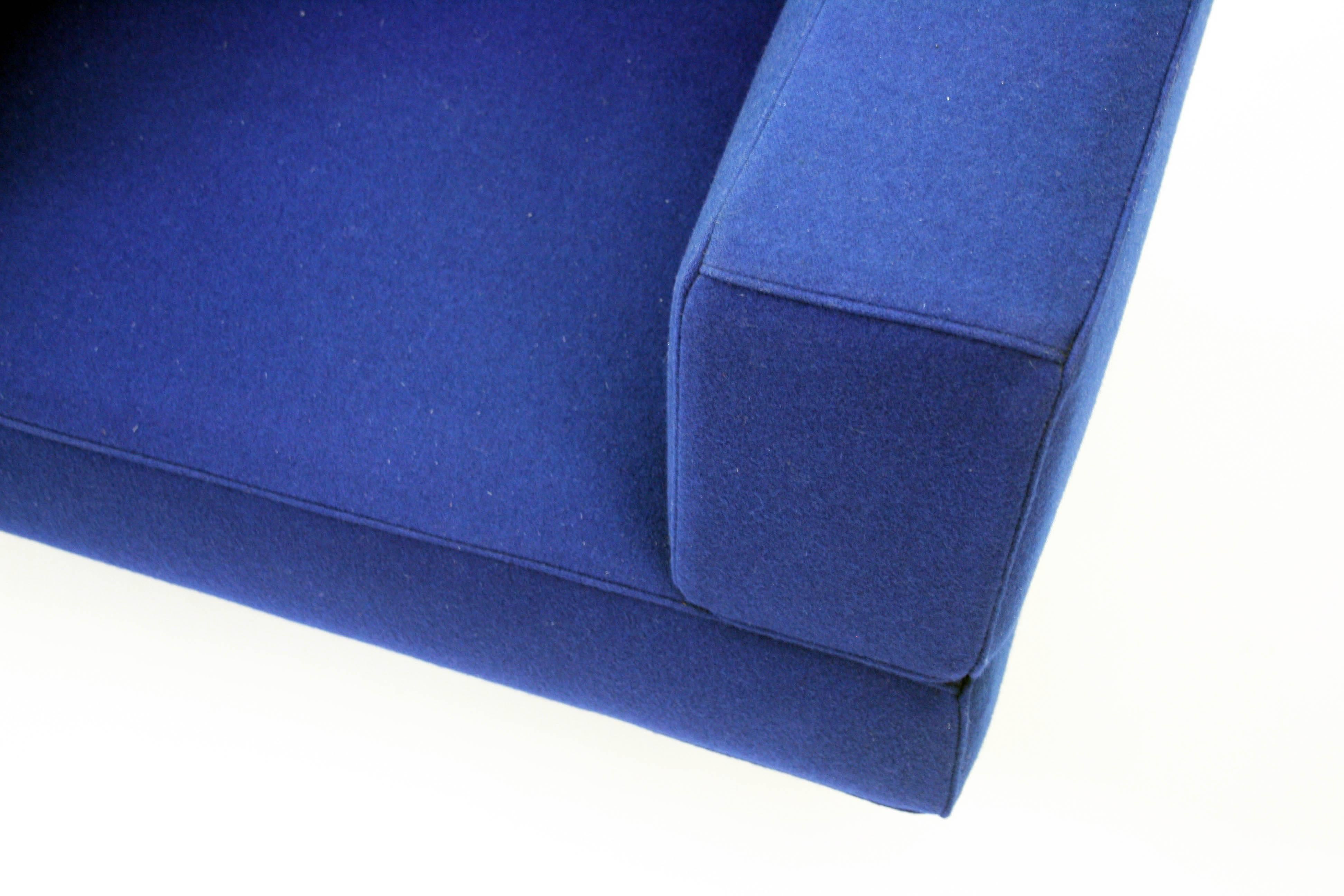 Piero Lissoni reef swivel lounge chair in blue felt for Cassina. Excellent condition.