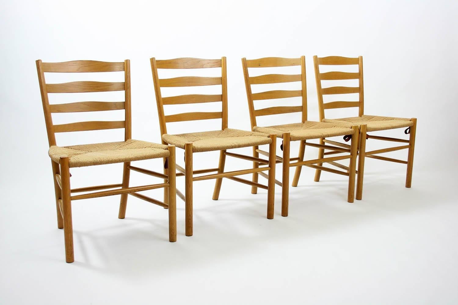 Set of Six Kaare Klint Dining Chairs for Fritz Hansen In Excellent Condition In Chicago, IL