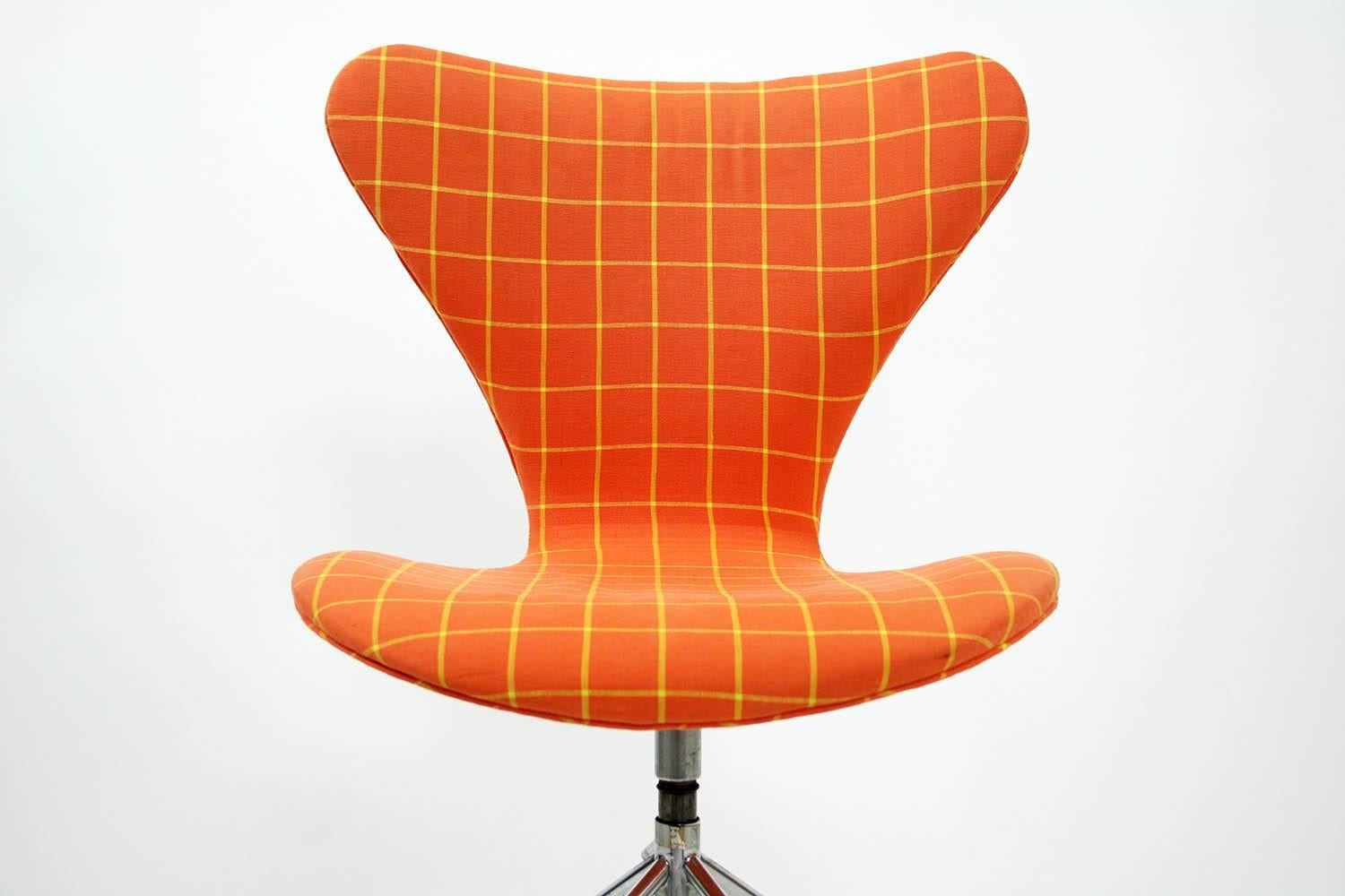 Mid-Century Modern Arne Jacobsen Swag Base Sevener Desk Chair for Fritz Hansen