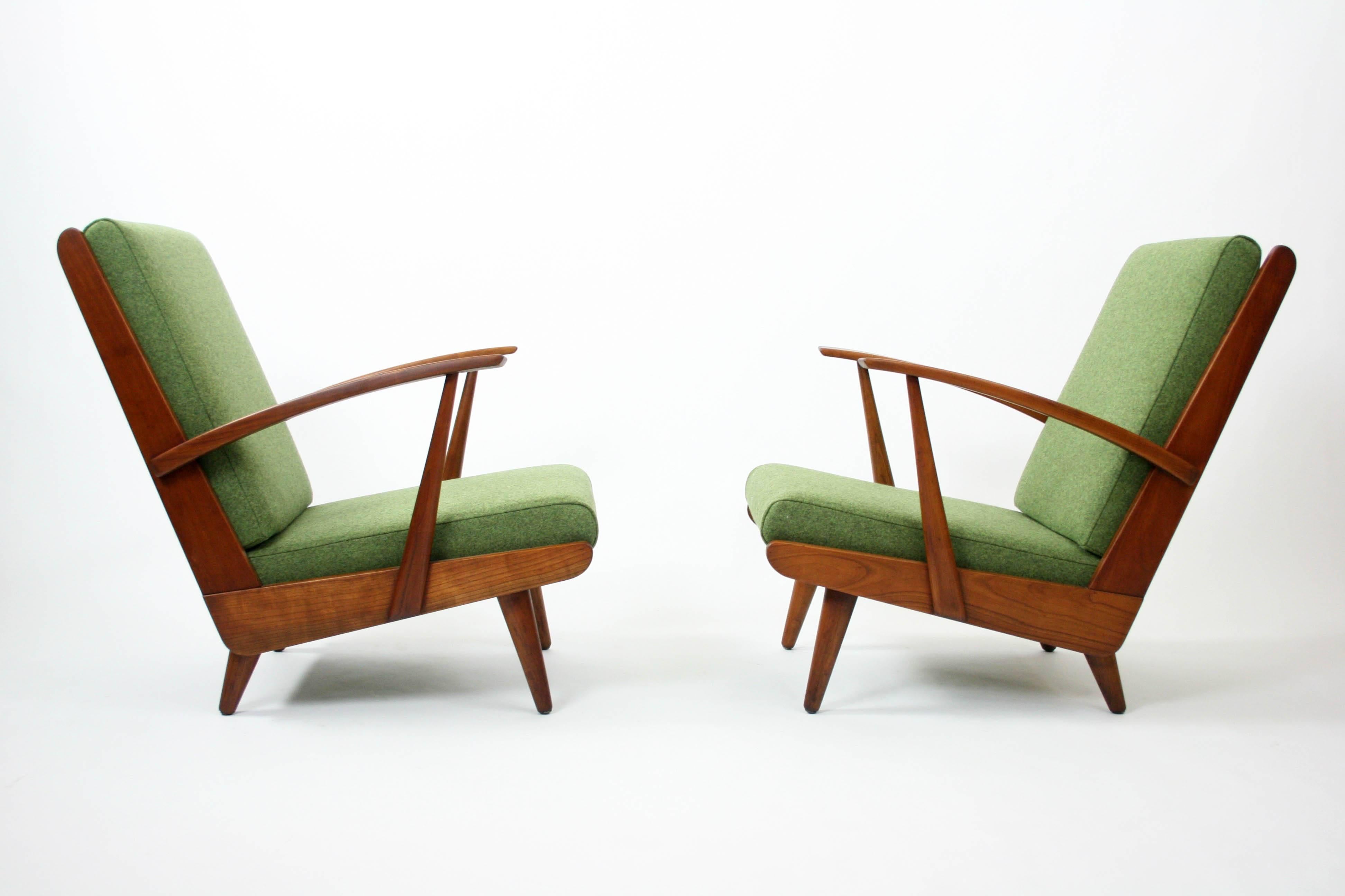 Fantastic Pair of Early 1940s Scandinavian Lounge Chairs In Excellent Condition In Chicago, IL
