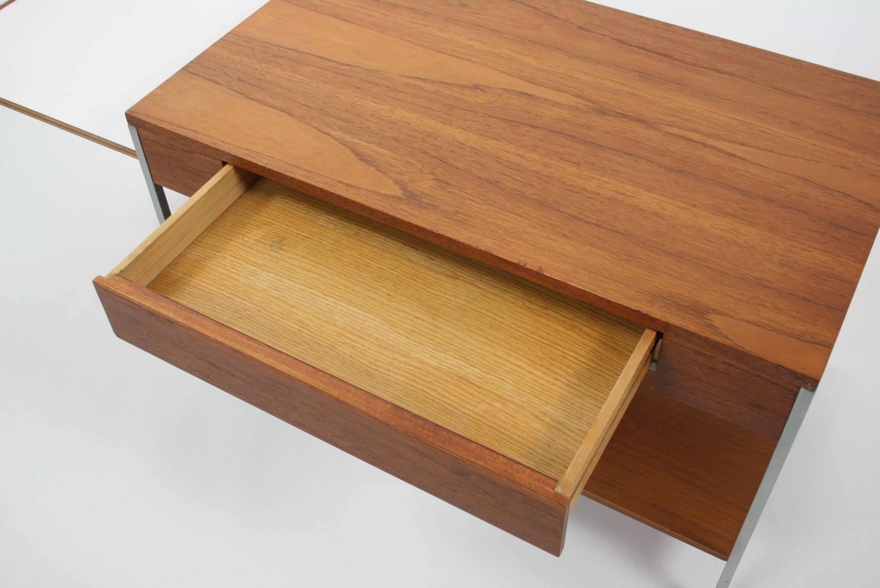 Original Walnut Side Table by George Nelson for Herman Miller In Excellent Condition In Chicago, IL