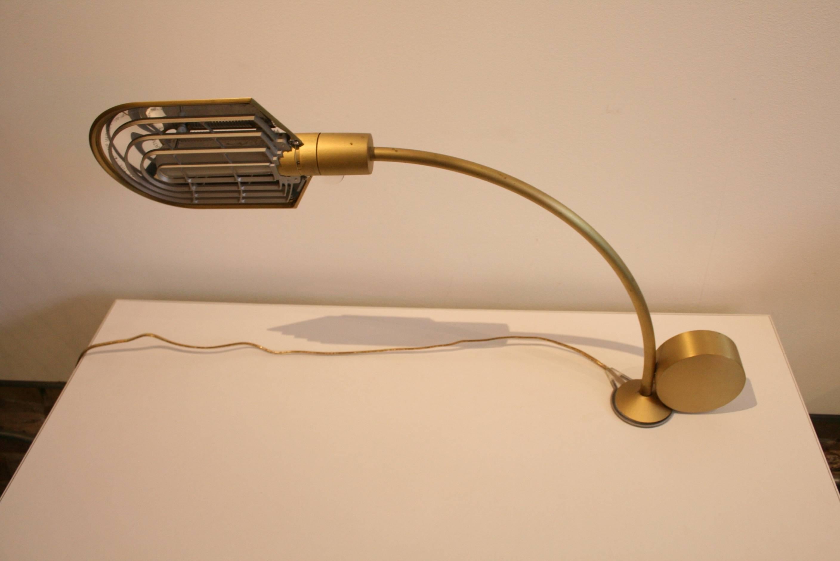 Cedric Hartman Counterweighted Brass Table Lamp In Excellent Condition In Chicago, IL