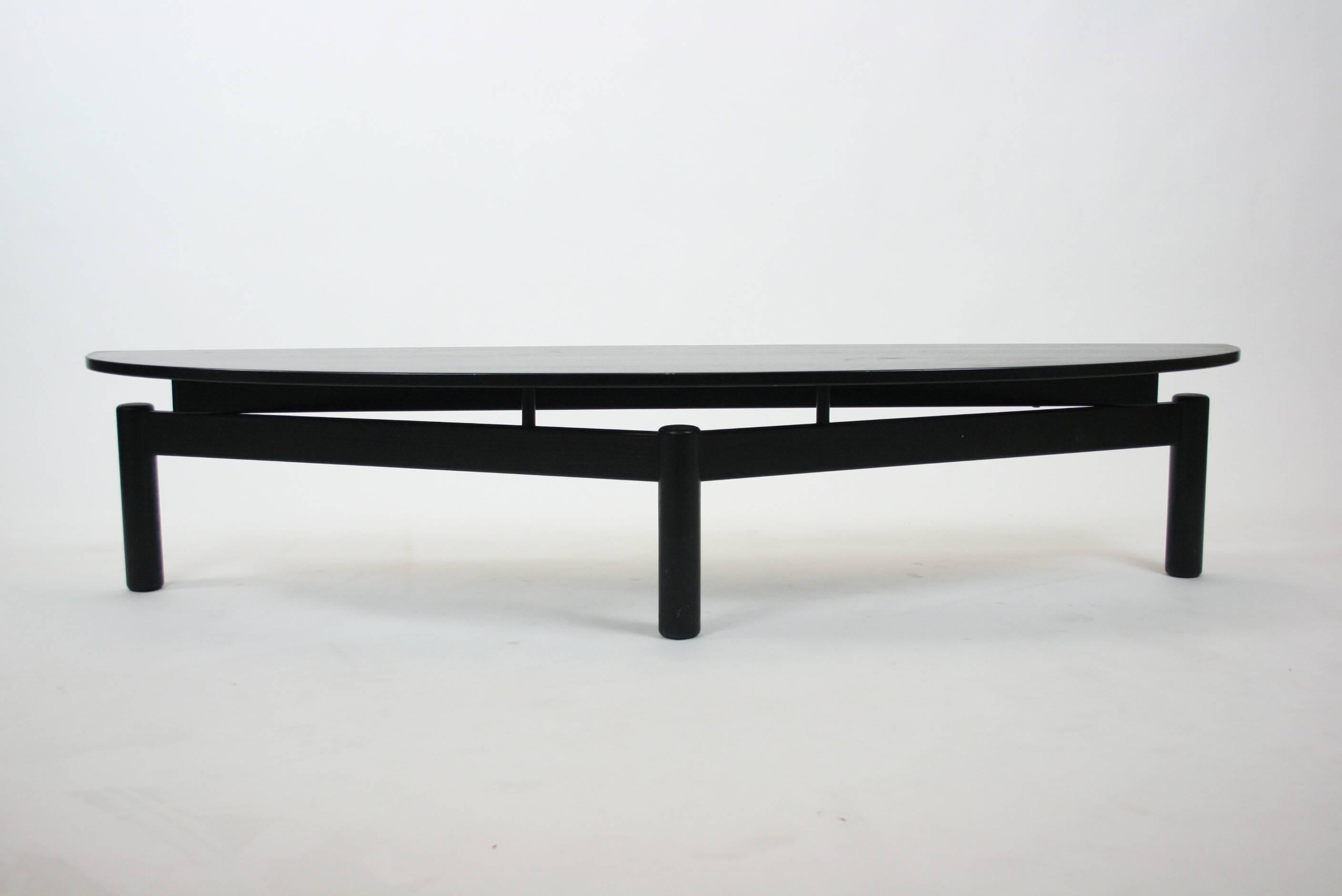 Vico Magistretti Sinbad coffee table for Cassina designed in 1981.
The table has a beautiful ebonized finish with a long and sleek profile. 

The table is in very good original condition and fully labeled.