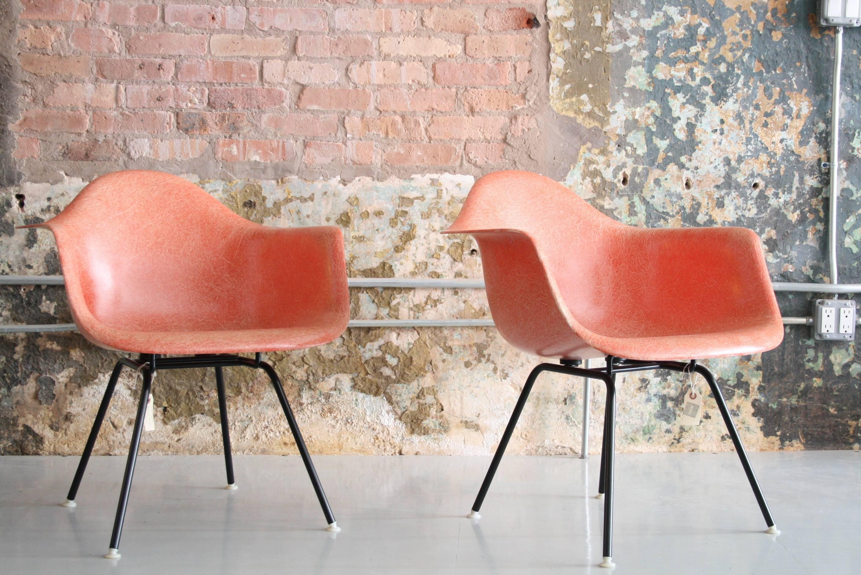 Iconic pair of Early Eames fiberglass bucket chairs in salmon for Herman Miller. In amazing condition.