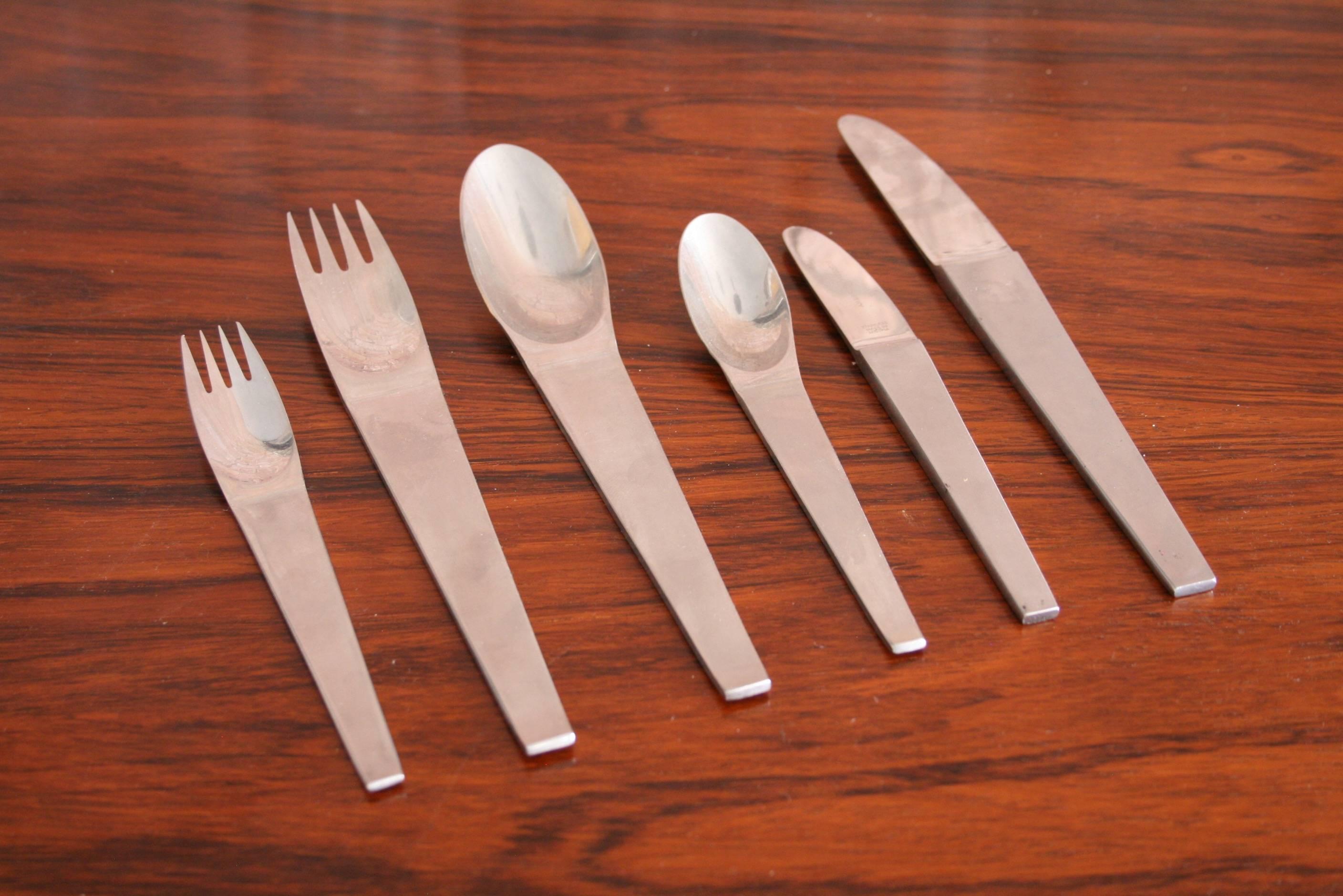 The set includes:
11 knives
Eight dinner forks
Six salad forks
11 soup spoons
Ten tea spoons
Three coffee spoons
Nine butter knives

(58 pieces total).
