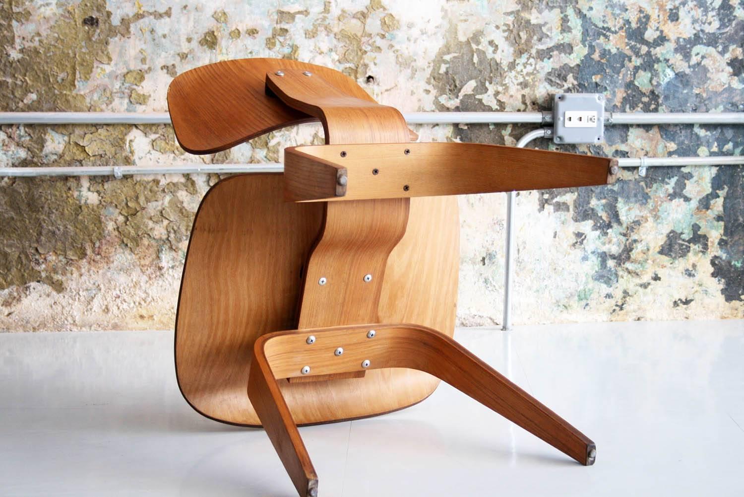 Rubber All Original Molded Plywood Eames DCW Chair in Ash