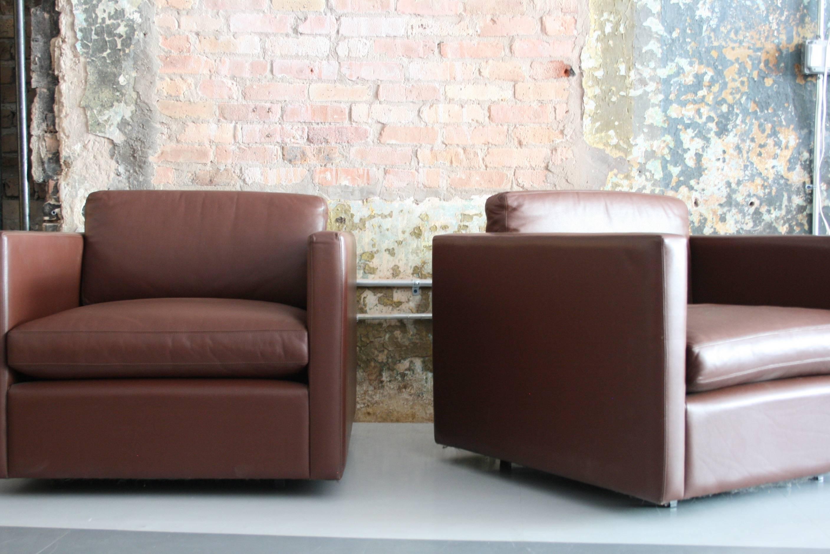 Mid-Century Modern Pair of Leather Lounge Chairs by Charles Pfister for Knoll