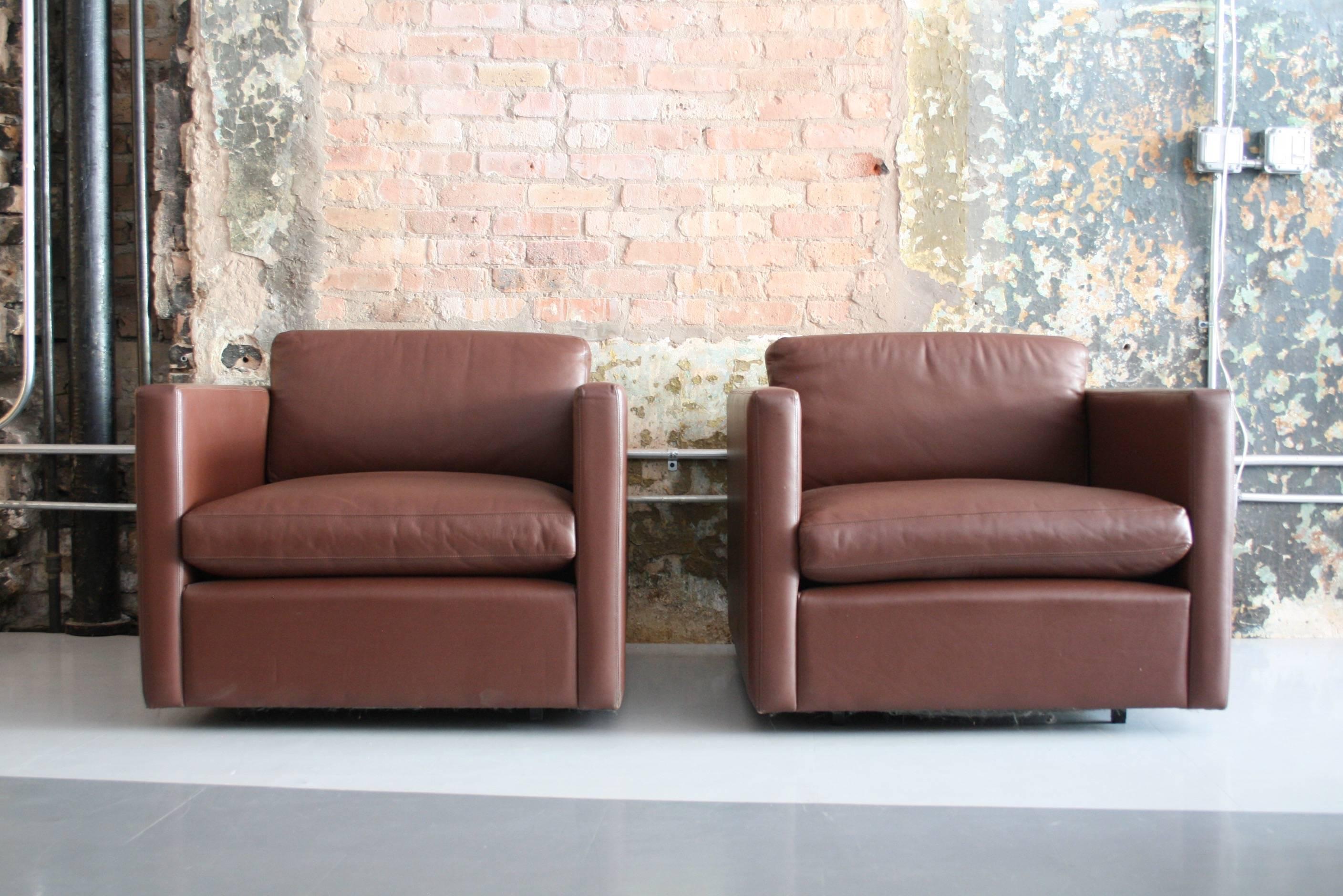 Late 20th Century Pair of Leather Lounge Chairs by Charles Pfister for Knoll