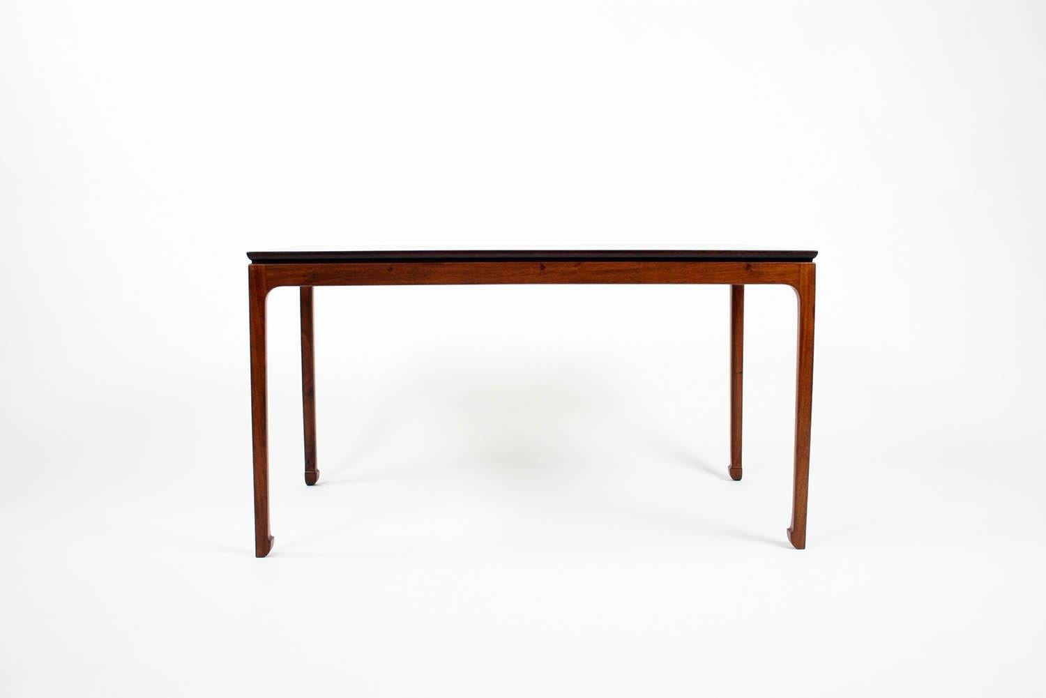 Ole Wanscher coffee table in Cuban mahogany executed by cabinetmaker A. J. Iversen, Denmark in 1956. Excellent condition.