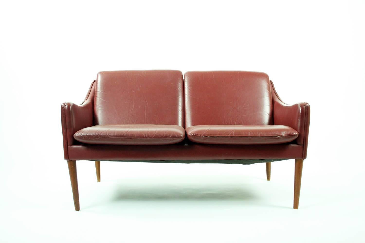 Hans Olsen leather settee model 800 for C/S Møbler Denmark, 1958 in excellent condition.