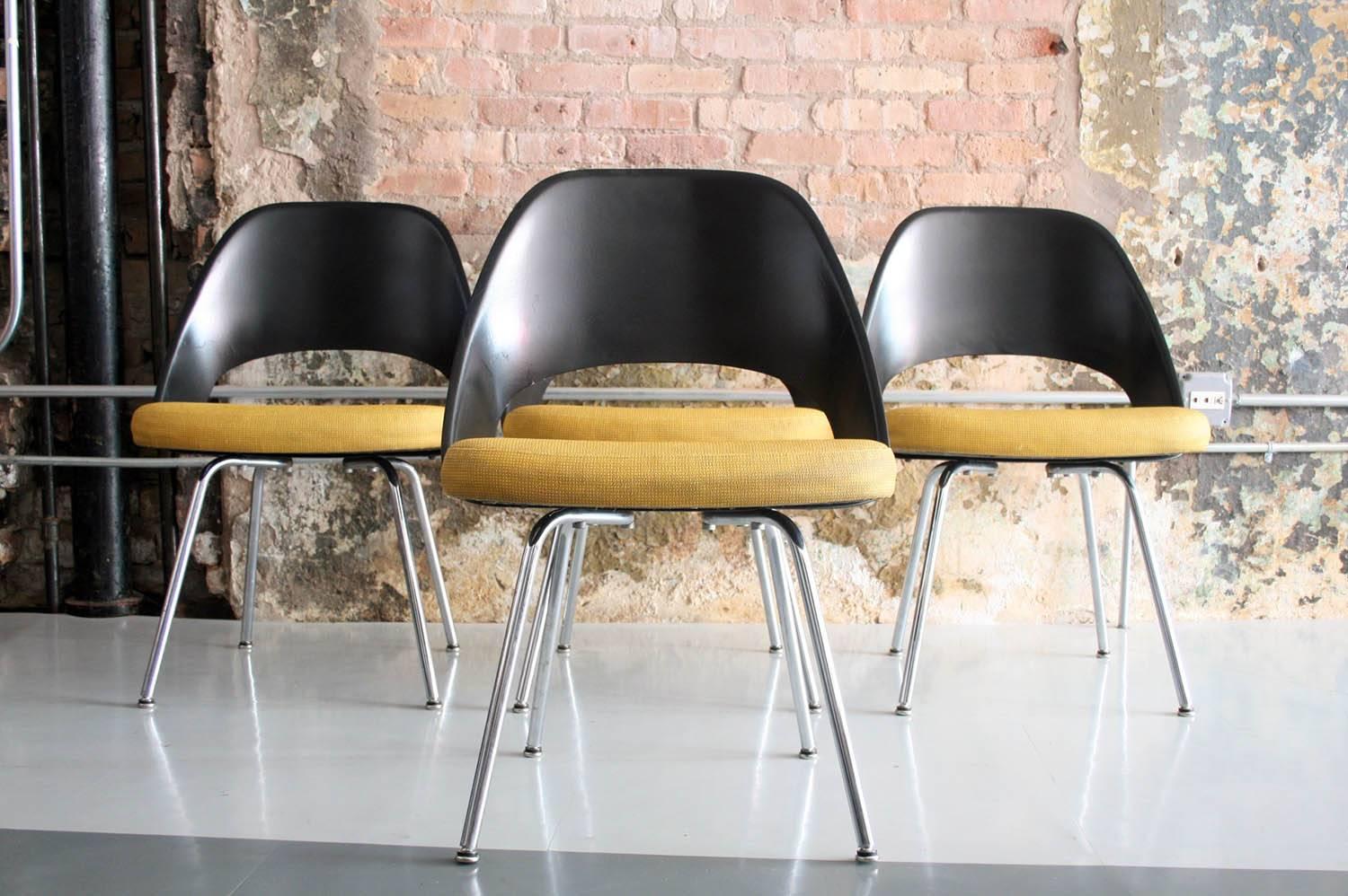 Set of four executive chairs by Eero Saarinen for Knoll in original condition.