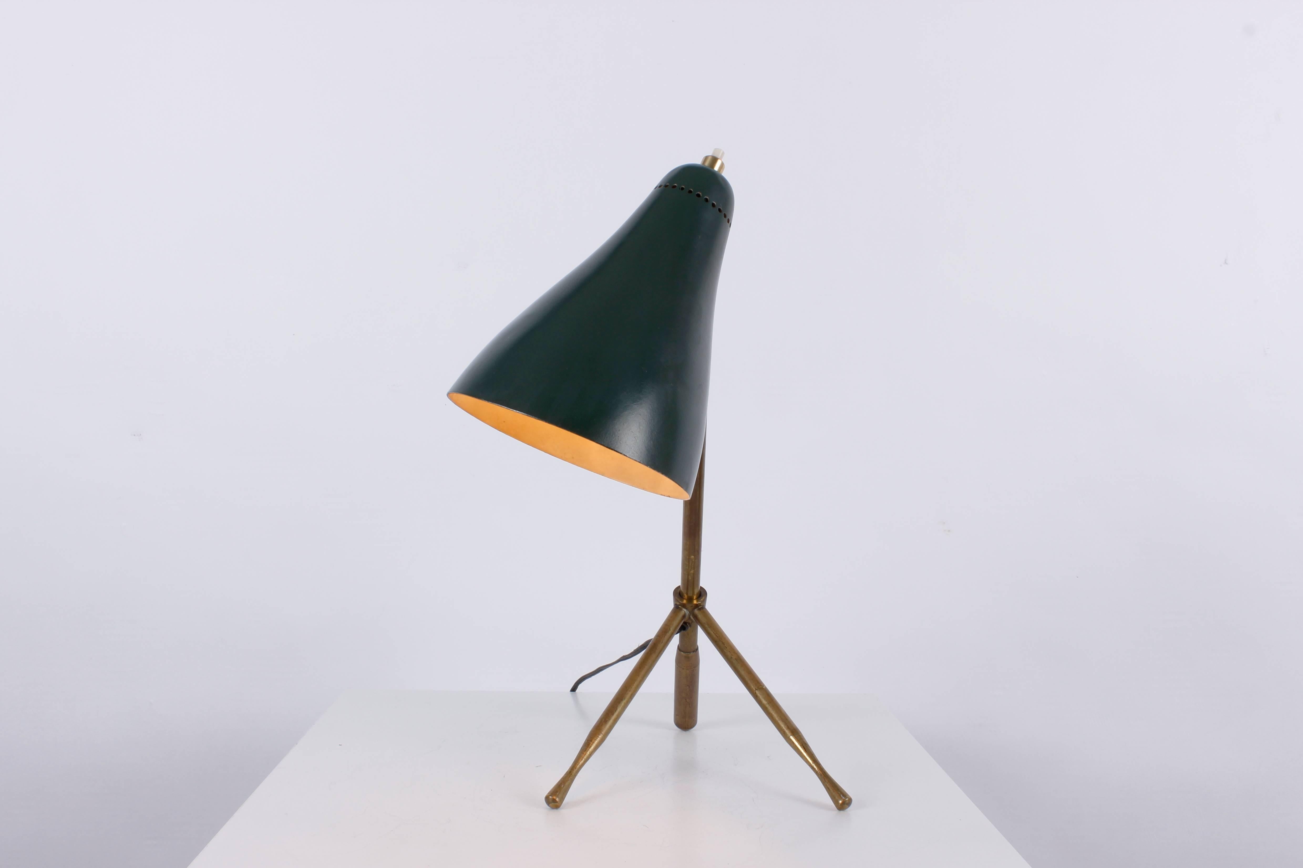 Beautiful adjustable table lamp by Giuseppe Ostuni, Edited by O-Luce, Italy, 1949. 
Lamshade diameter: 12cm.