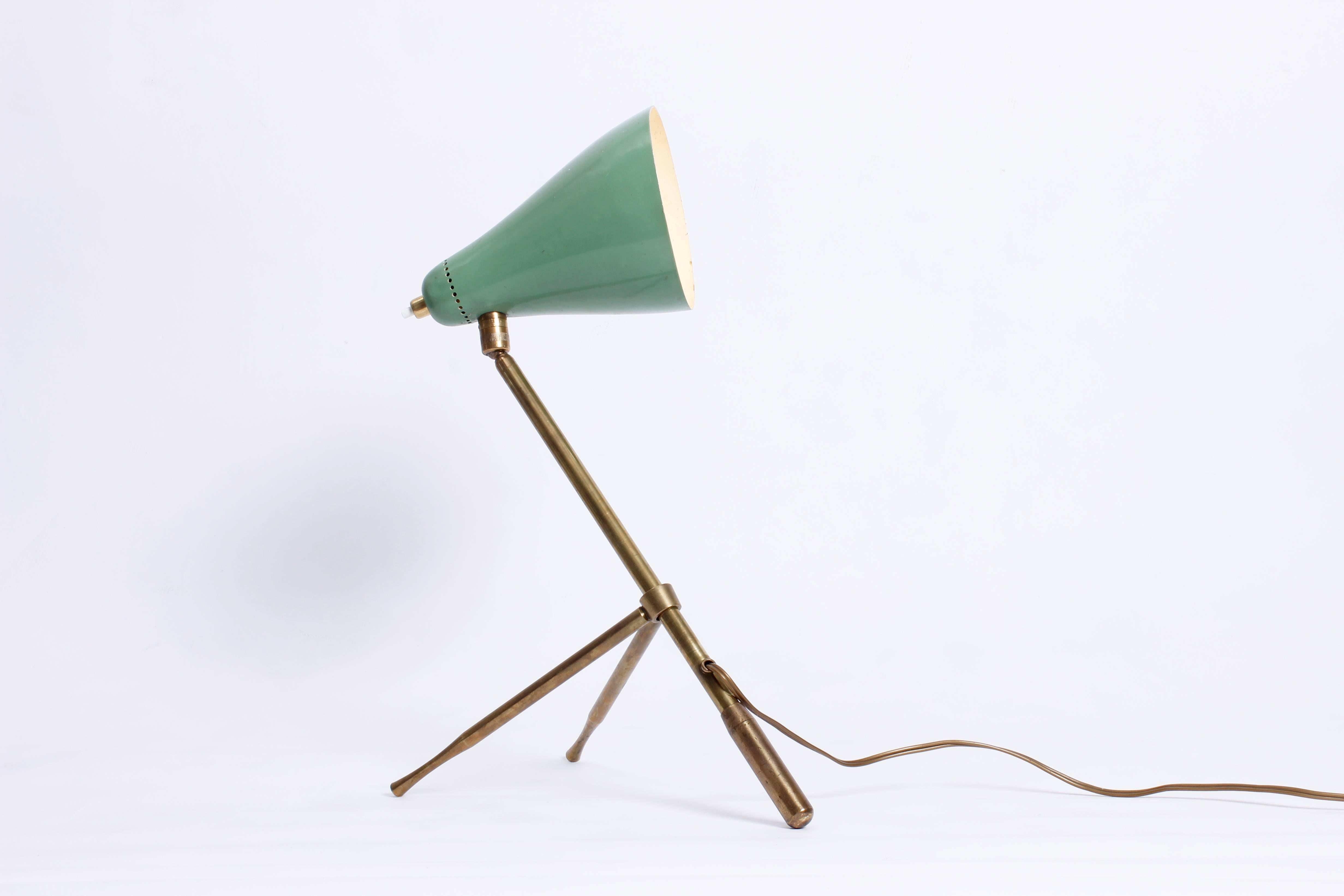 Beautiful adjustable table lamp by Giuseppe Ostuni, Edited by O-Luce, Italy, 1949. Lampshade diameter: 12cm.