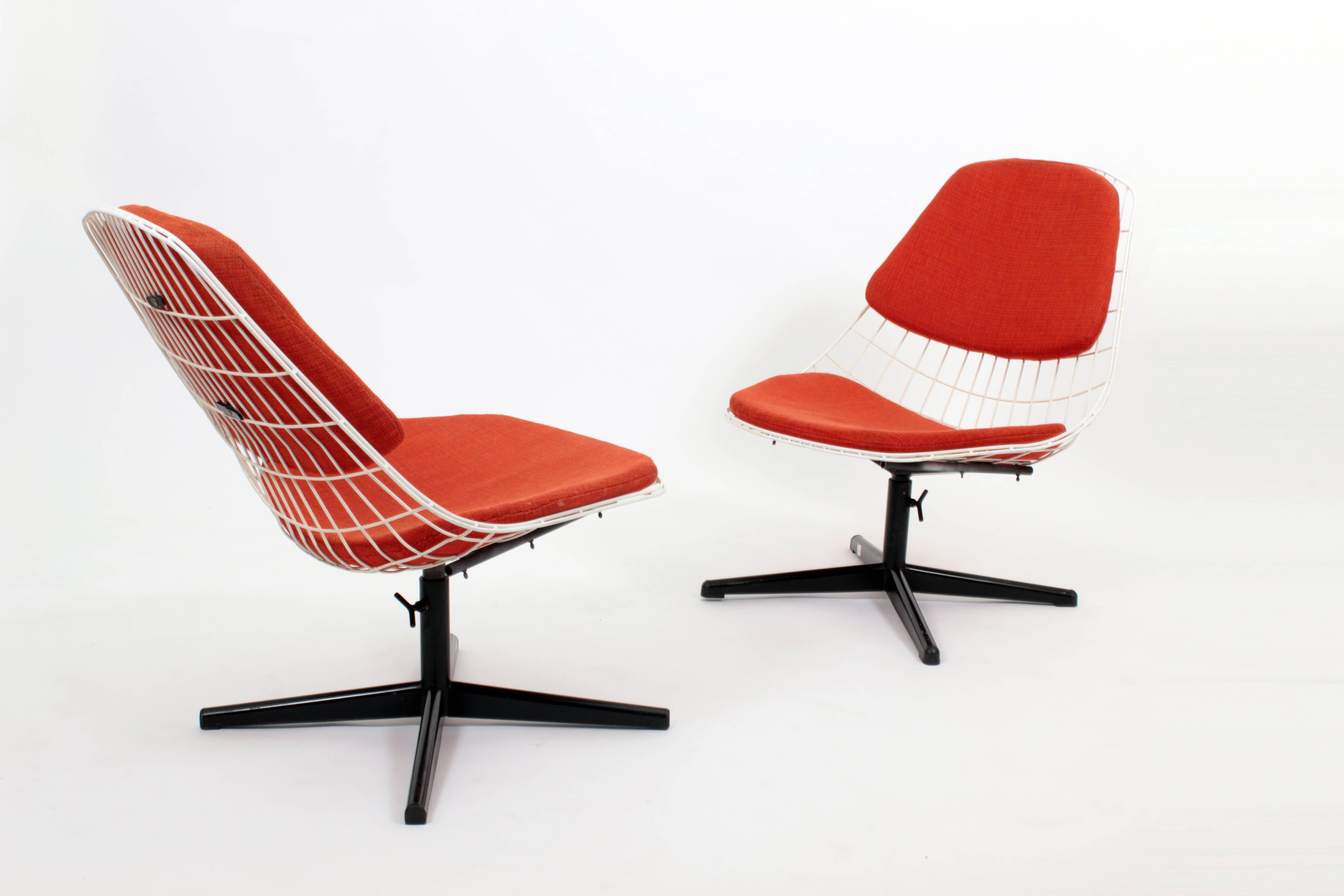 Pair of FM25 Swivel Wire Chairs by Cees Braakman for Pastoe, Netherlands, 1950 In Excellent Condition For Sale In Saint-Ouen, FR