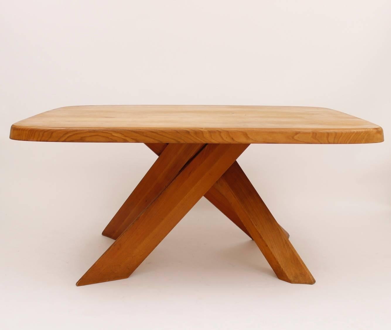 Beautiful Sfax T35B dining table for height persons by Pierre Chapo in solid elm, France, circa 1970. 
Perfect condition.
    