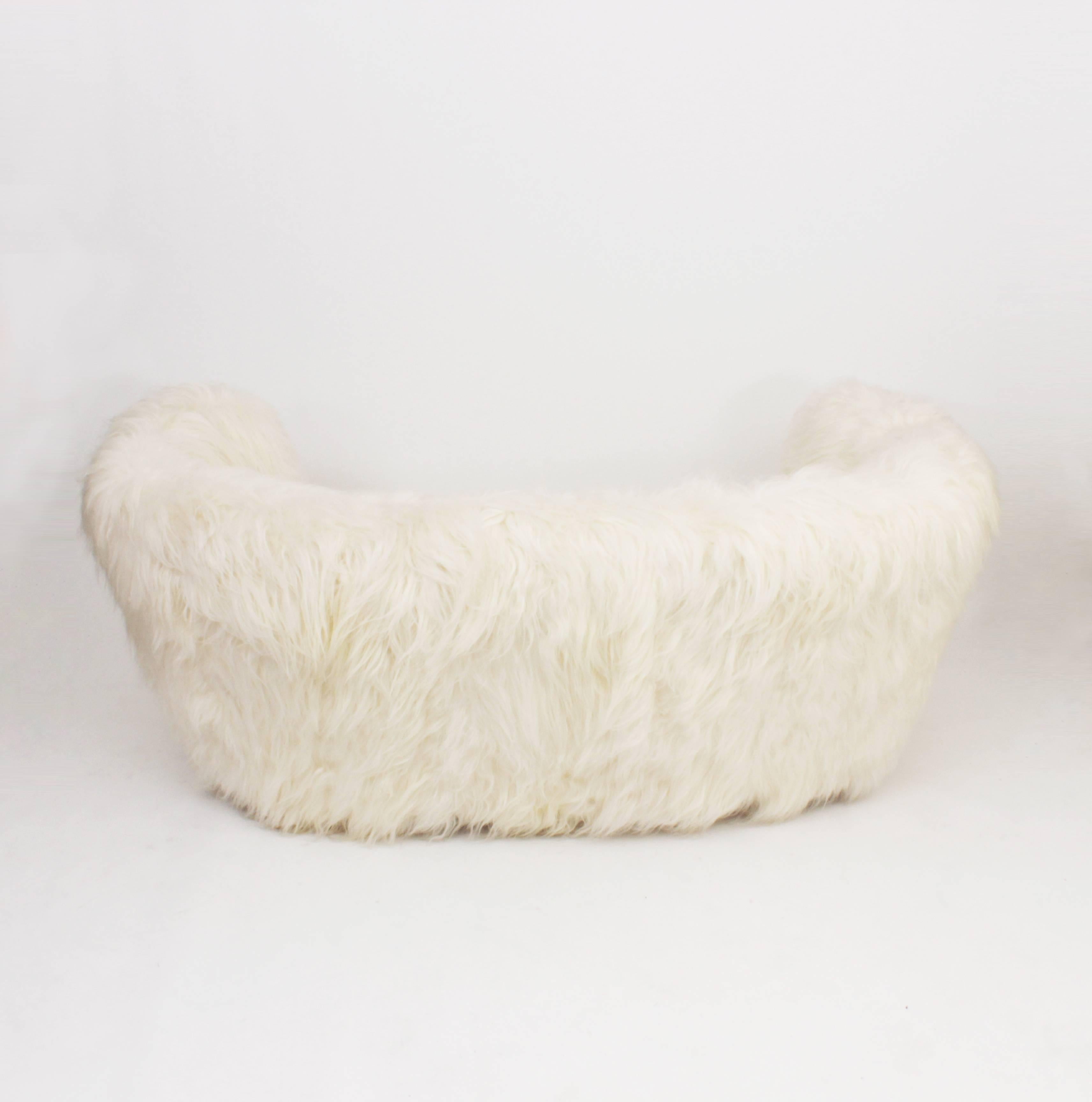Mid-20th Century Three-Seat Curved Sofa by Slagelse, in White Sheepskin Denmark, circa 1940 For Sale
