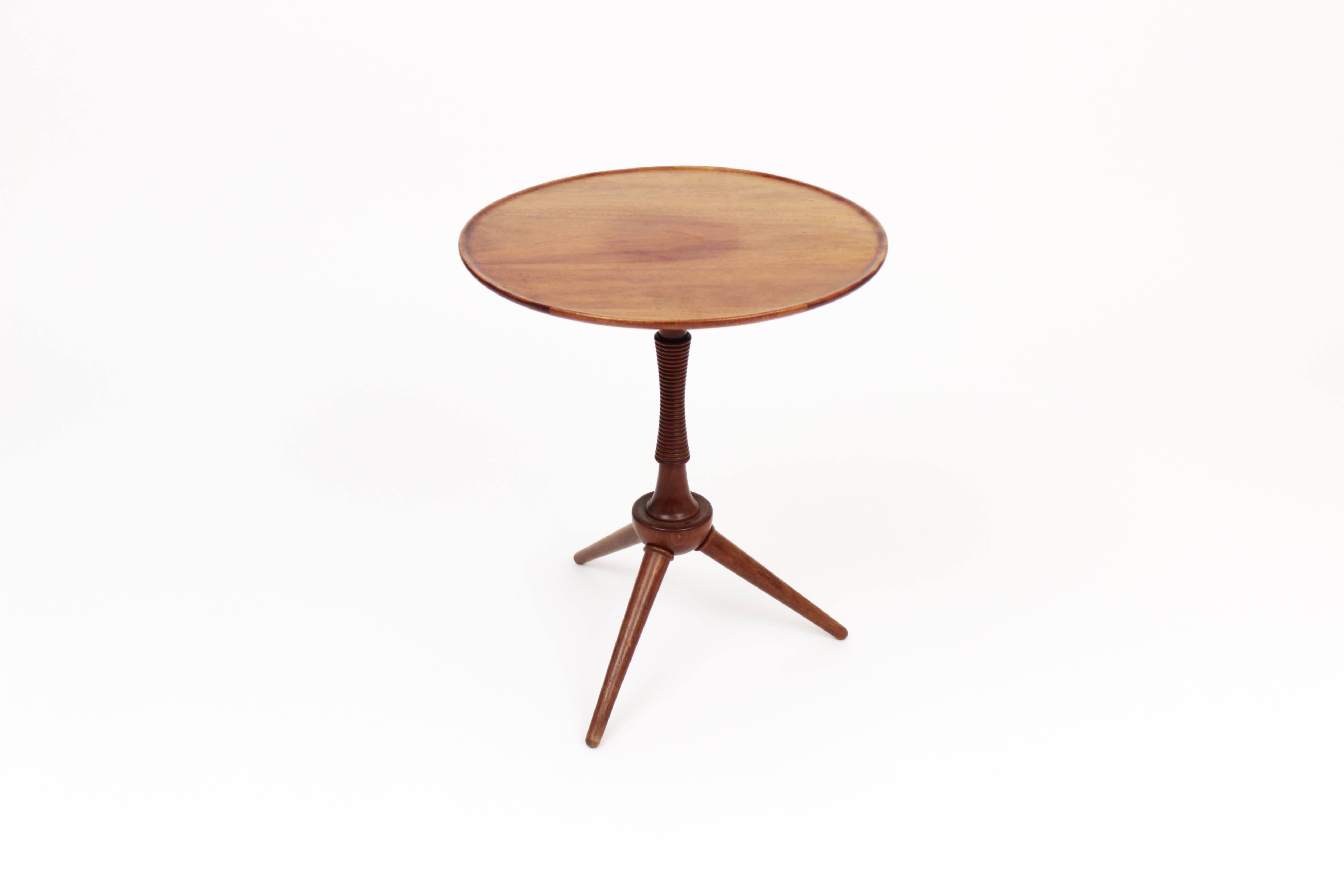 Rare tripod pedestal table by Frits Henningsen (1889-1965), Denmark, circa 1930.
Mahogany and varnish in original condition.
 Carved contouring lipped top turned tapered and spreading stem and circular tapered legs.