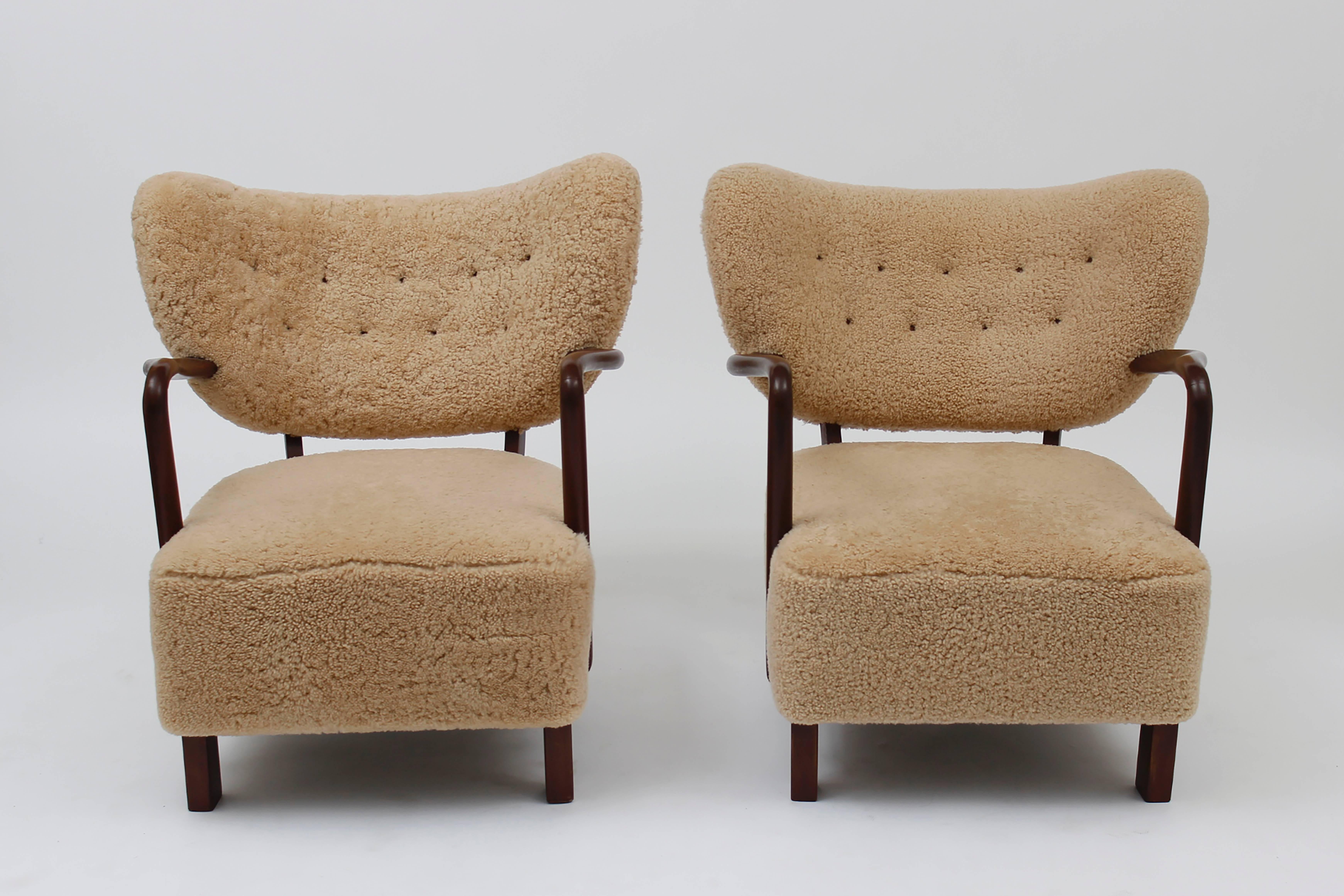 Rare pair of armchairs designed by Viggo Boesen for the retailer Hos Wulff in 1934 in Denmark. Newly upholstered in trimmed natural lambskin and undressed leather buttons. 

Bibliography: Bygge og Bo 1934.
 