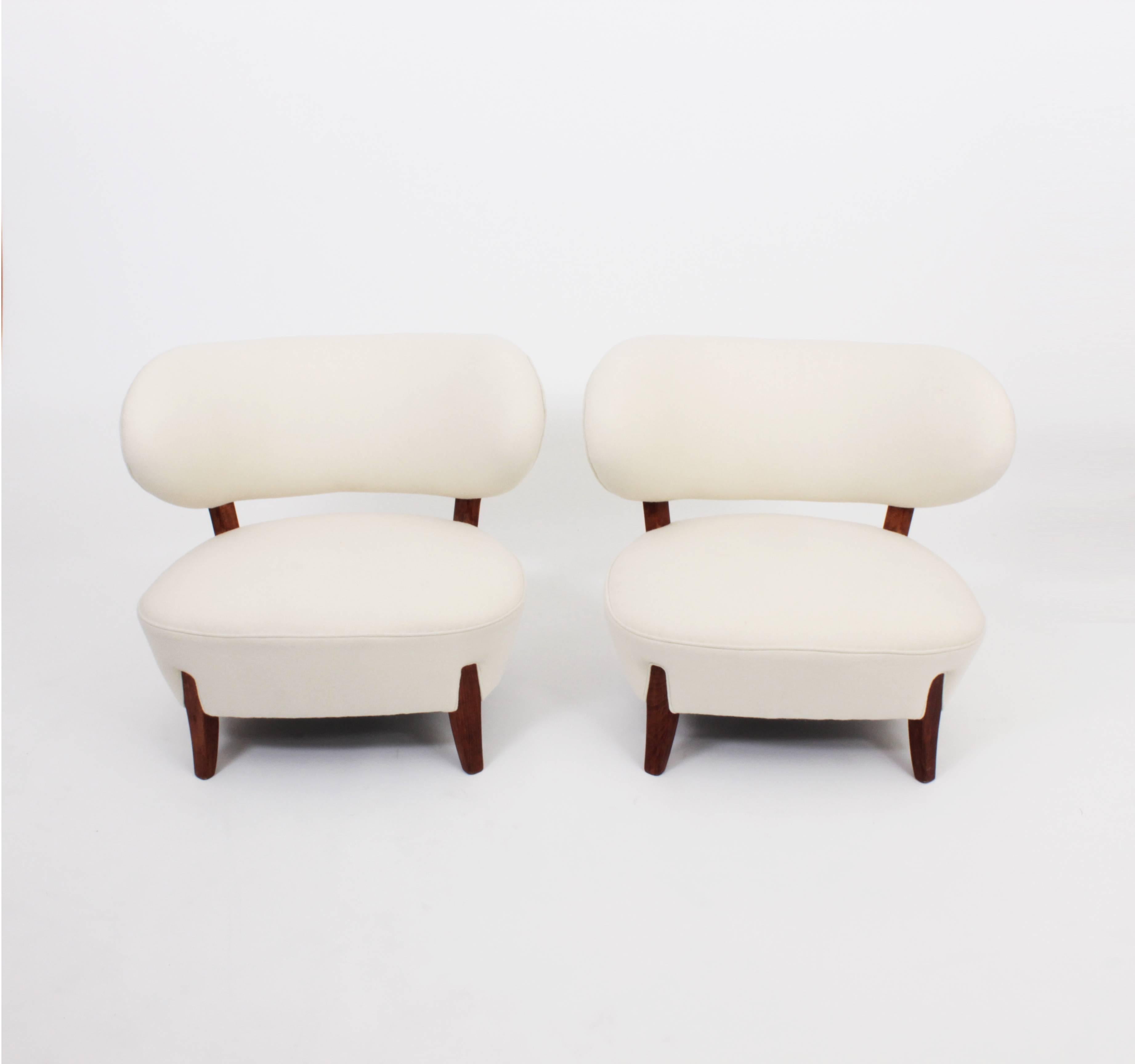 Pair of easy chairs designed by Otto Schulz and made by Boet, in Sweden, circa 1940. Newly upholstered in white woolen fabric by Kvadrat, beech legs.
 