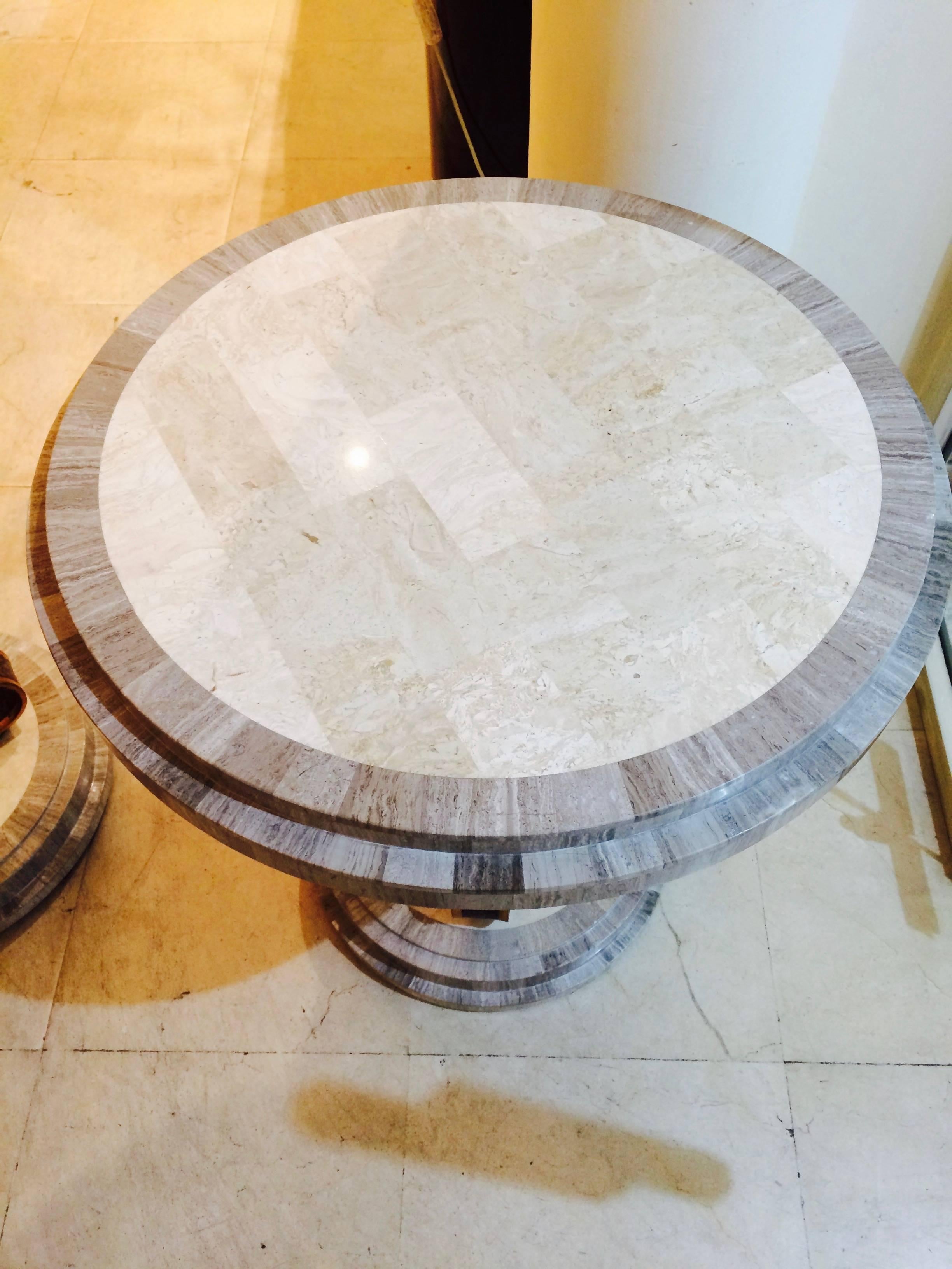 Pair of French Art Deco tables in wrought iron with a brown and gold patina.
The top and the base is in wood covered in light grey and beige marble.
This pair is from the 1950s and are in the style of Poillerat or Subes.