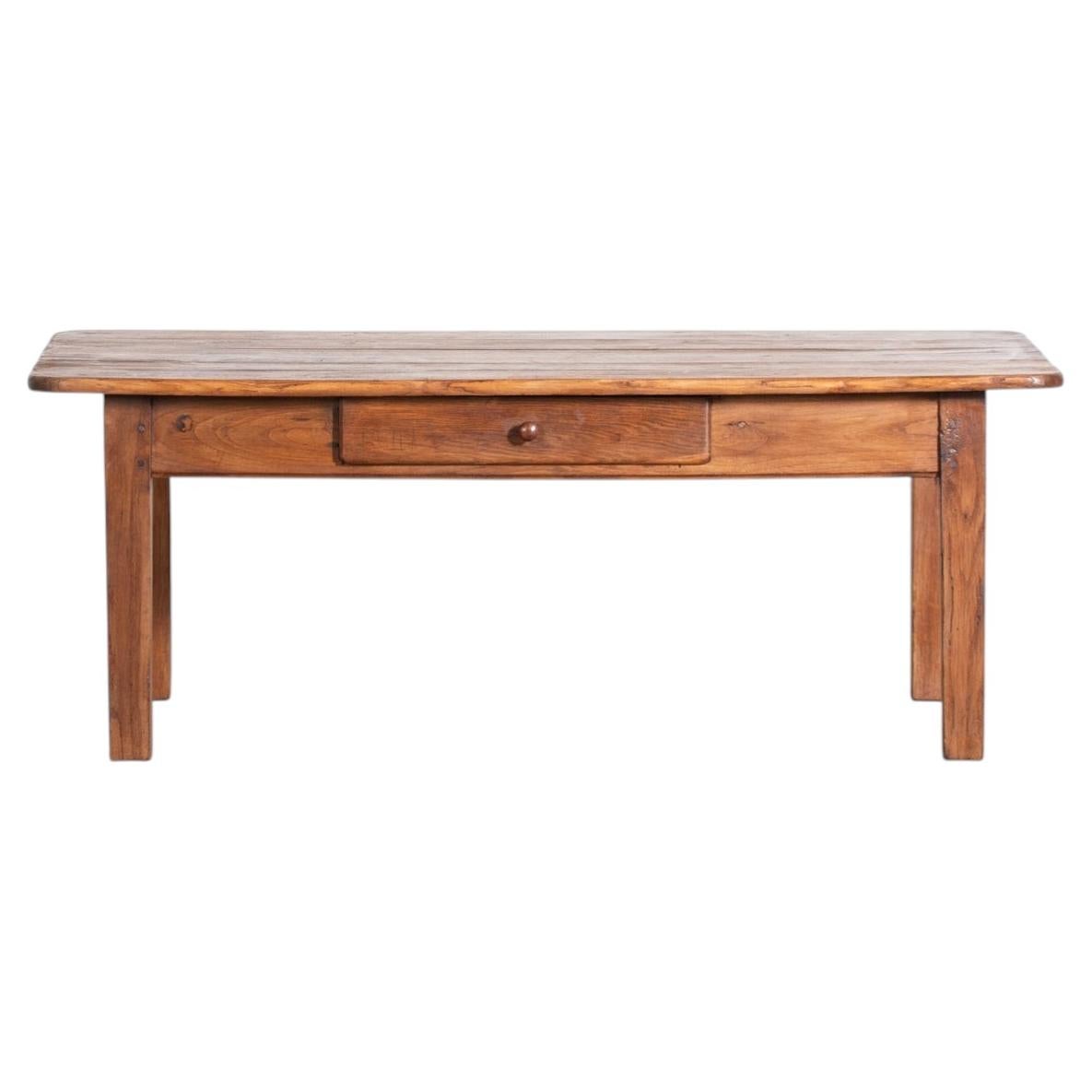 Table basse française en châtaignier de récupération