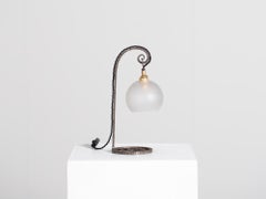 Lámpara de mesa de hierro de estilo Art Déco, francesa, hacia la década de 1930